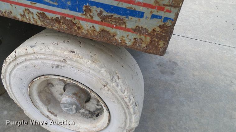 image for item DA6185 Sky Jack SJII 3220 scissor lift