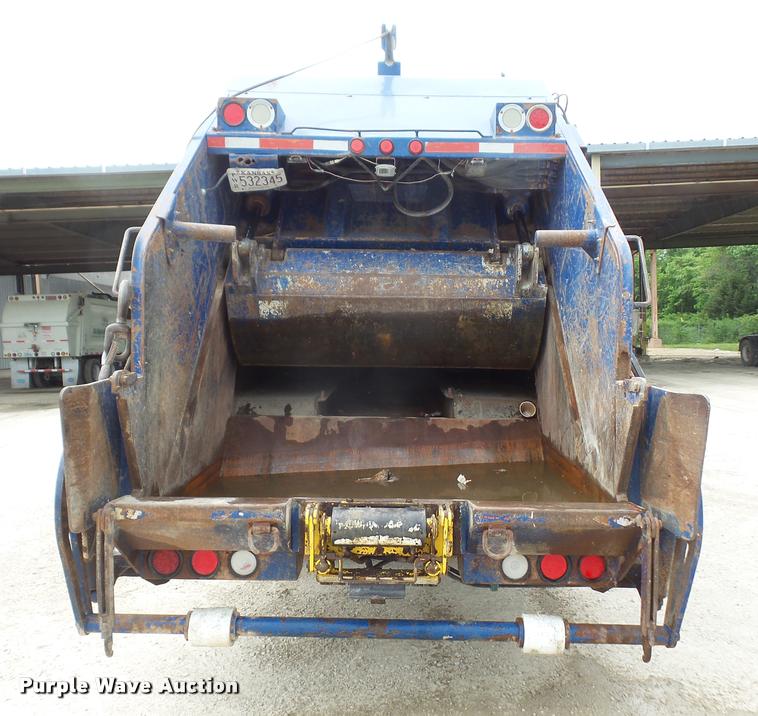 image for item DA6292 1992 International 4900 refuse truck