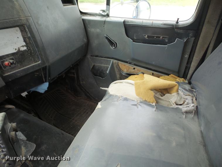 image for item DA6292 1992 International 4900 refuse truck