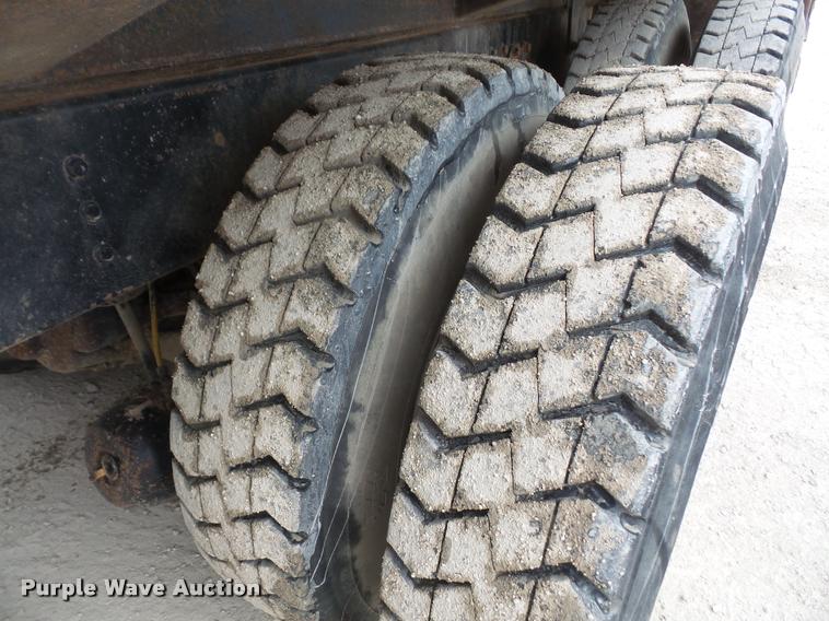 image for item DA6292 1992 International 4900 refuse truck