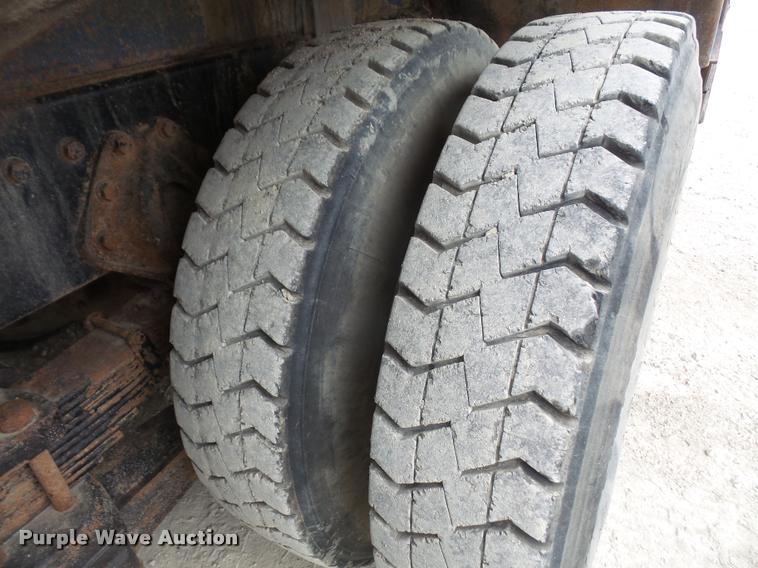 image for item DA6292 1992 International 4900 refuse truck