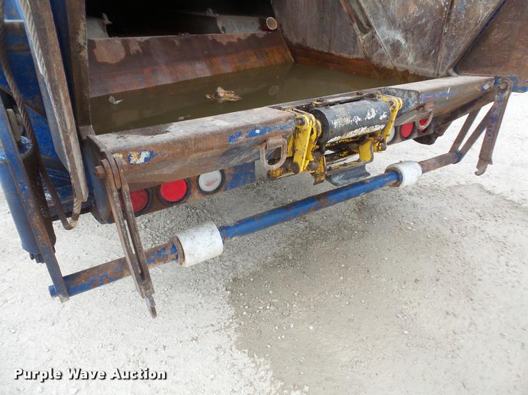 image for item DA6292 1992 International 4900 refuse truck