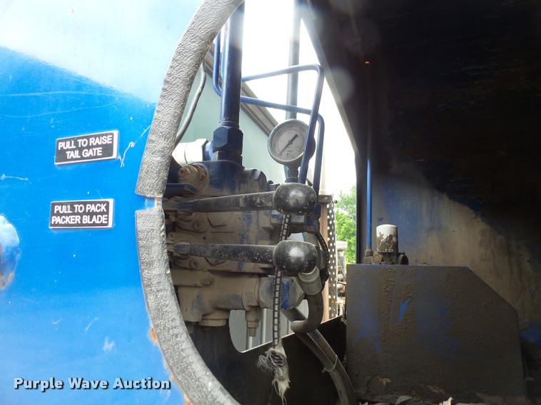 image for item DA6292 1992 International 4900 refuse truck