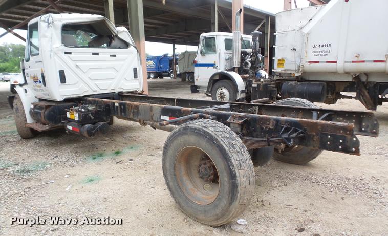 image for item DA6293 2004 International DuraStar 4300 truck chassis