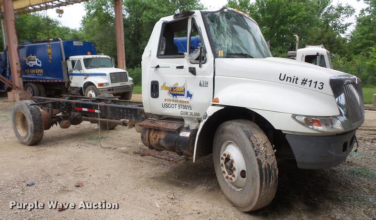 image for item DA6293 2004 International DuraStar 4300 truck chassis