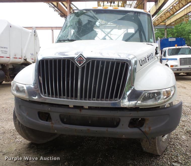 image for item DA6293 2004 International DuraStar 4300 truck chassis