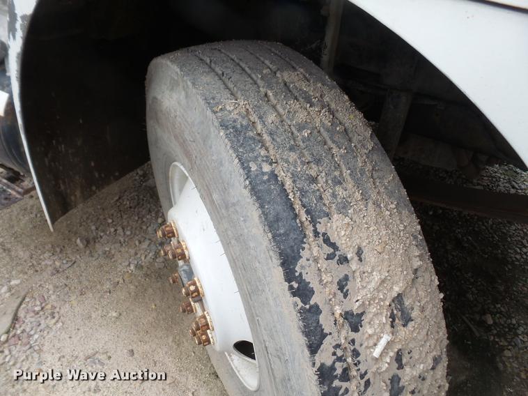 image for item DA6293 2004 International DuraStar 4300 truck chassis