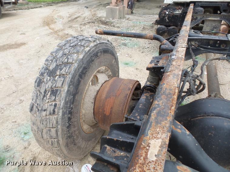 image for item DA6293 2004 International DuraStar 4300 truck chassis