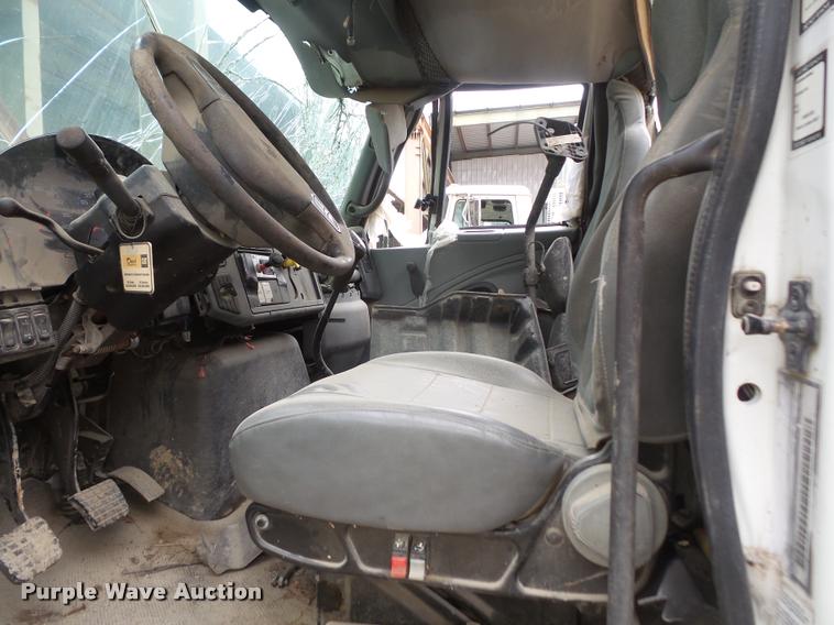 image for item DA6293 2004 International DuraStar 4300 truck chassis