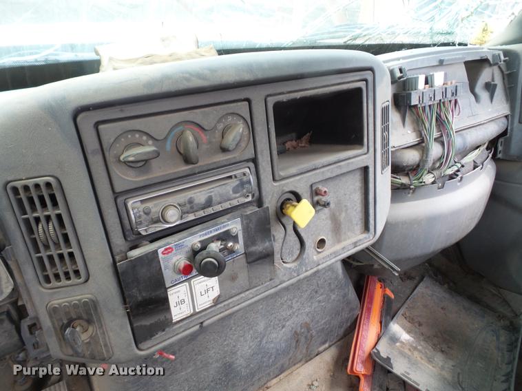 image for item DA6293 2004 International DuraStar 4300 truck chassis