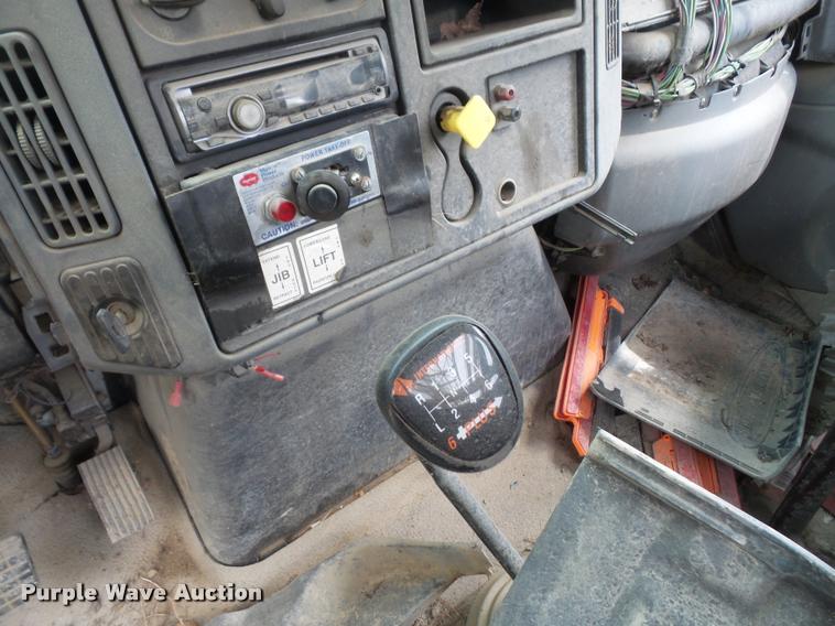 image for item DA6293 2004 International DuraStar 4300 truck chassis