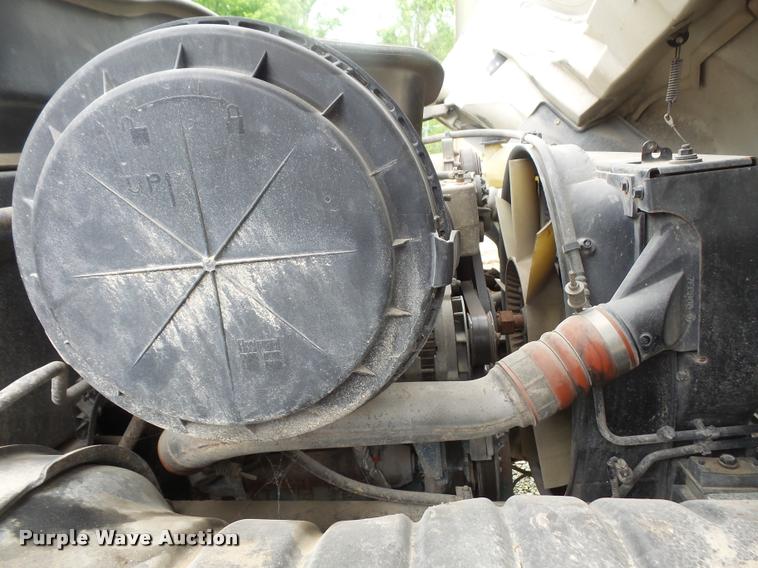 image for item DA6293 2004 International DuraStar 4300 truck chassis