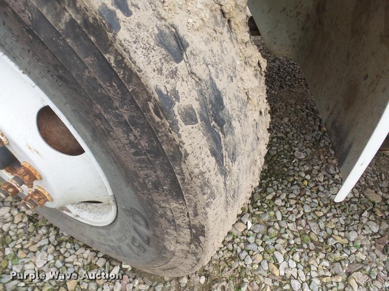 image for item DA6293 2004 International DuraStar 4300 truck chassis