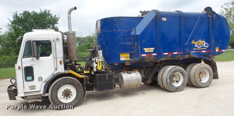 image for item DA6295 1998 Peterbilt 320 refuse truck