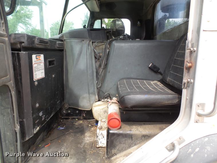 image for item DA6295 1998 Peterbilt 320 refuse truck