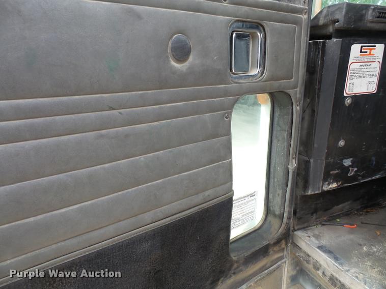 image for item DA6295 1998 Peterbilt 320 refuse truck