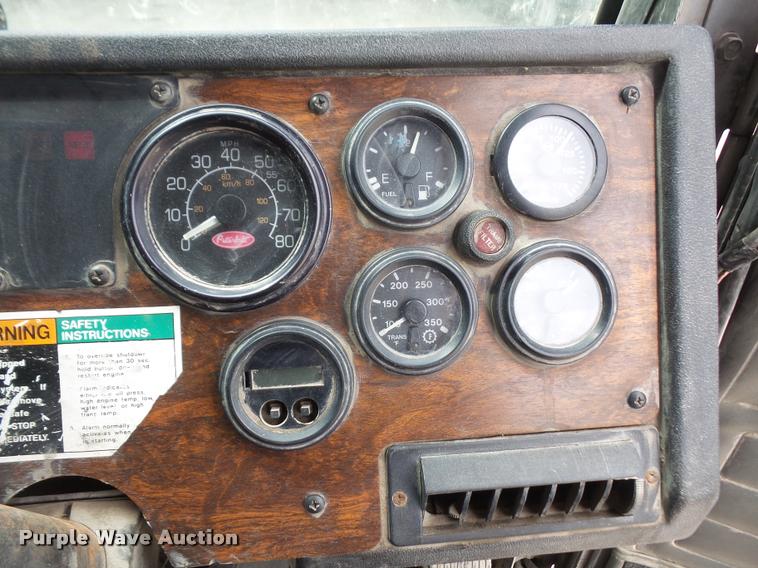 image for item DA6295 1998 Peterbilt 320 refuse truck