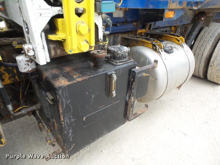 image for item DA6295 1998 Peterbilt 320 refuse truck