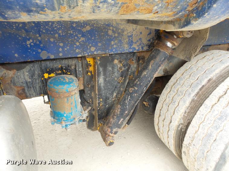 image for item DA6295 1998 Peterbilt 320 refuse truck