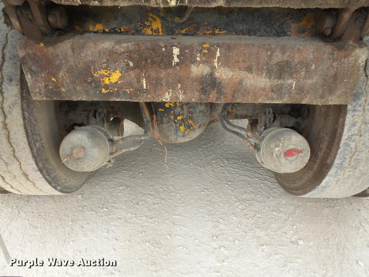 image for item DA6295 1998 Peterbilt 320 refuse truck