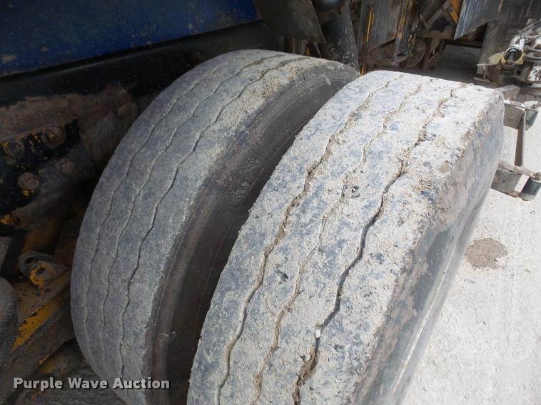 image for item DA6295 1998 Peterbilt 320 refuse truck