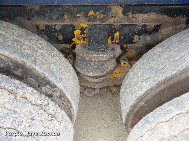 image for item DA6295 1998 Peterbilt 320 refuse truck