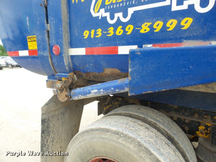 image for item DA6295 1998 Peterbilt 320 refuse truck