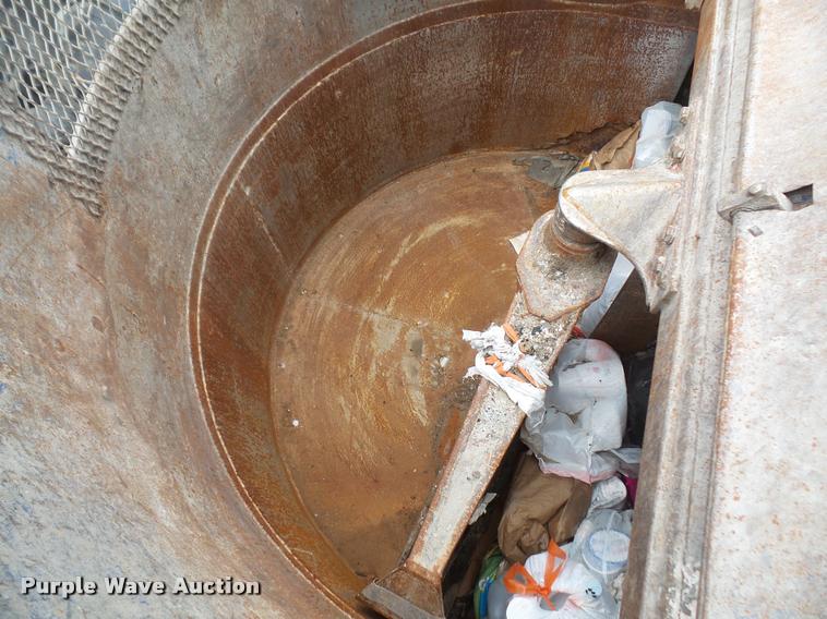 image for item DA6295 1998 Peterbilt 320 refuse truck