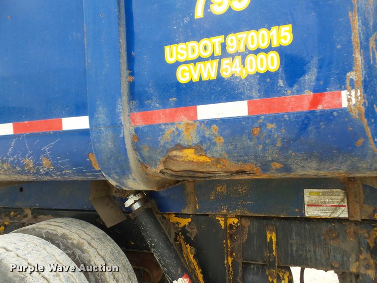 image for item DA6295 1998 Peterbilt 320 refuse truck