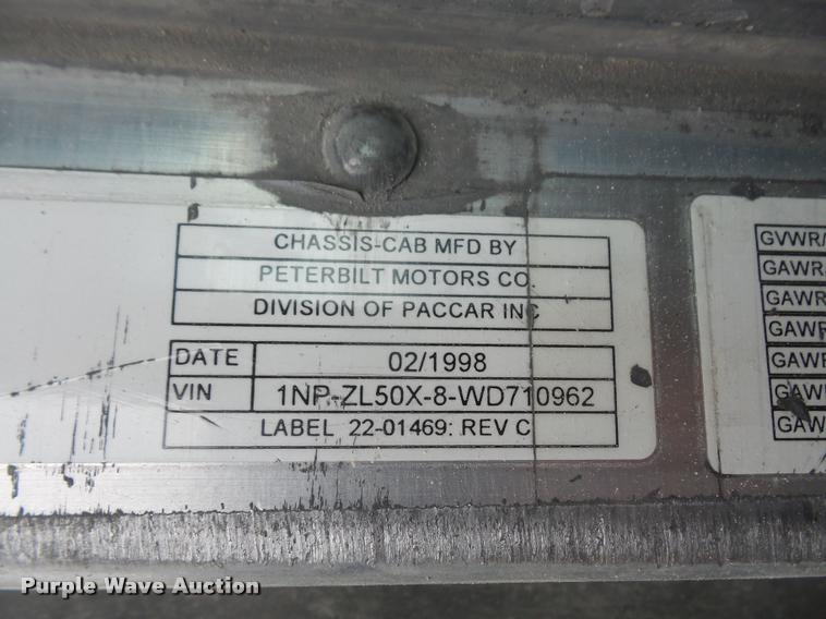 image for item DA6295 1998 Peterbilt 320 refuse truck