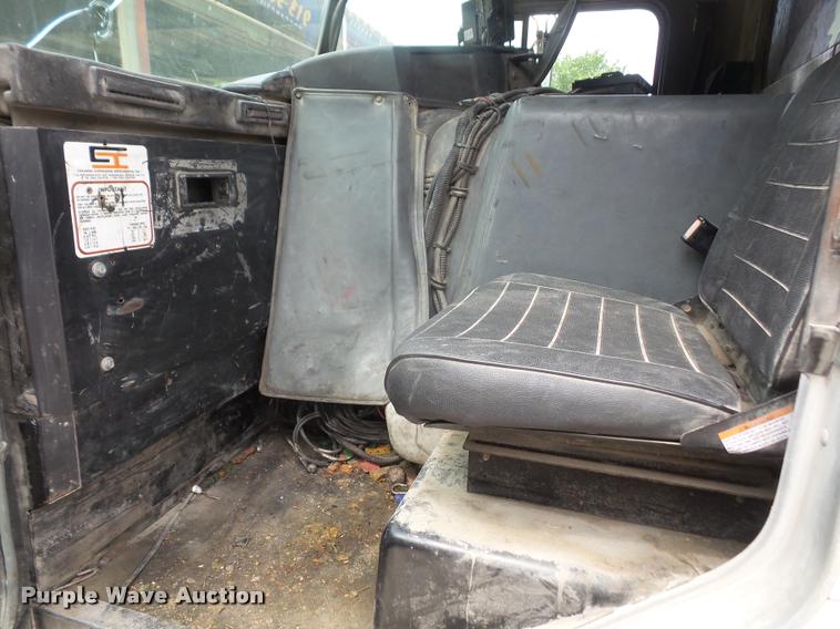 image for item DA6296 1998 Peterbilt 320 refuse truck