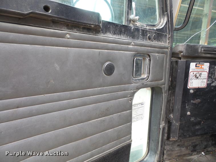 image for item DA6296 1998 Peterbilt 320 refuse truck