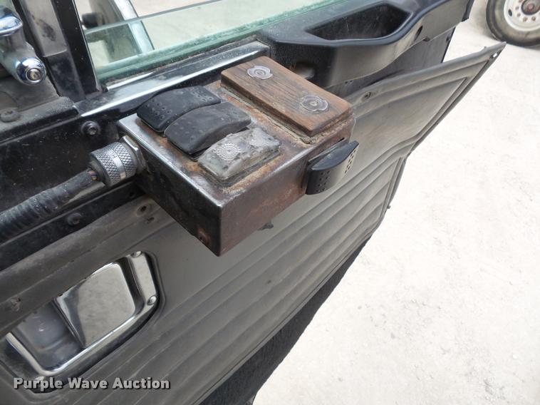 image for item DA6296 1998 Peterbilt 320 refuse truck