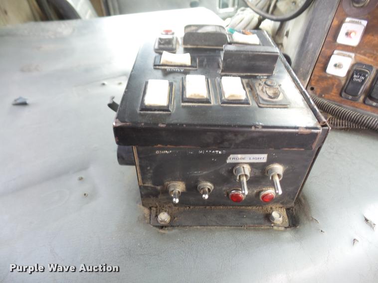 image for item DA6296 1998 Peterbilt 320 refuse truck