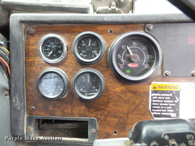 image for item DA6296 1998 Peterbilt 320 refuse truck