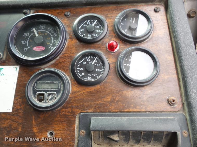 image for item DA6296 1998 Peterbilt 320 refuse truck