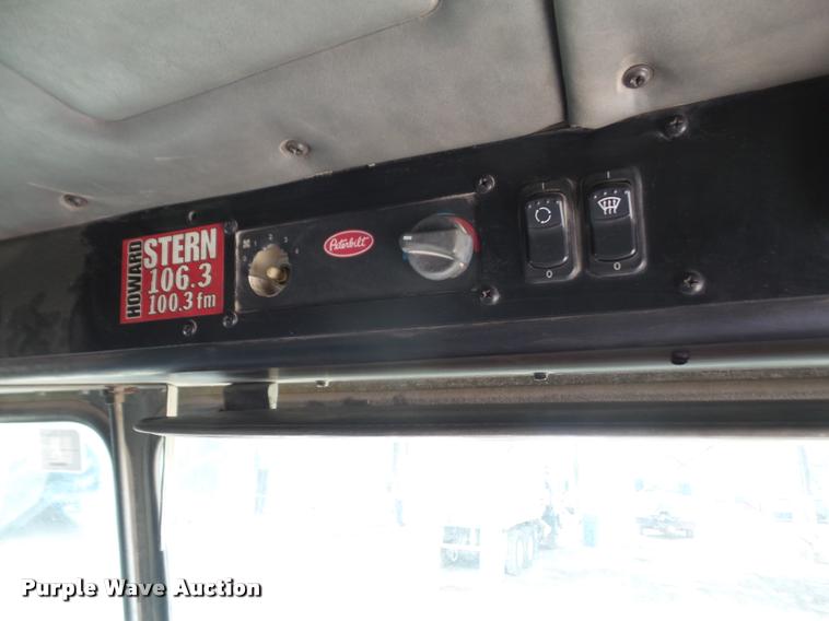 image for item DA6296 1998 Peterbilt 320 refuse truck