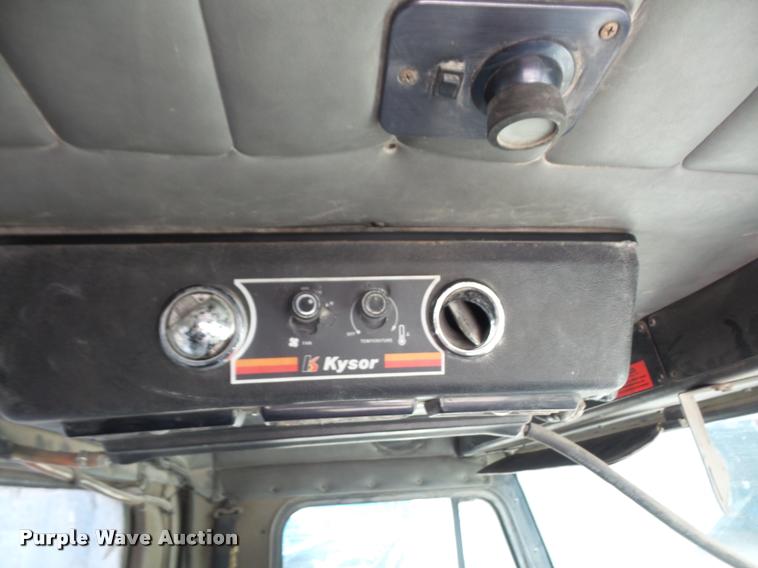 image for item DA6296 1998 Peterbilt 320 refuse truck