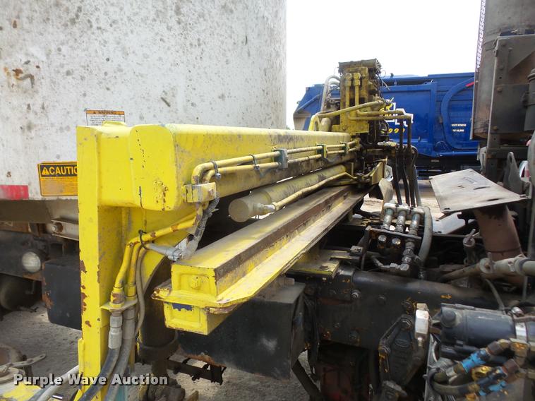 image for item DA6296 1998 Peterbilt 320 refuse truck