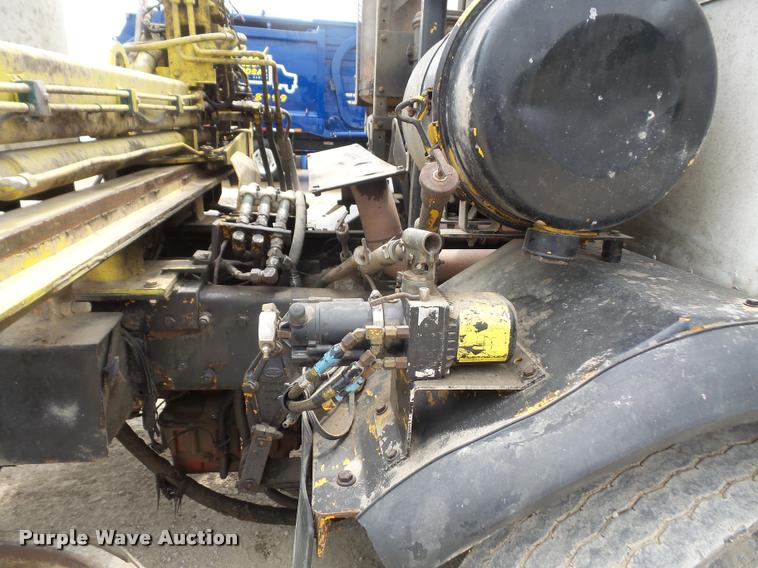 image for item DA6296 1998 Peterbilt 320 refuse truck