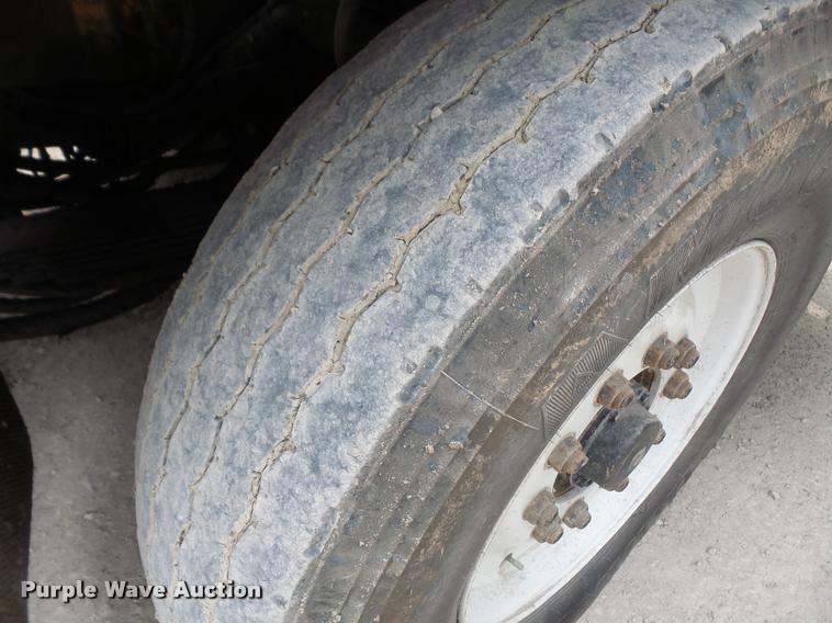 image for item DA6296 1998 Peterbilt 320 refuse truck