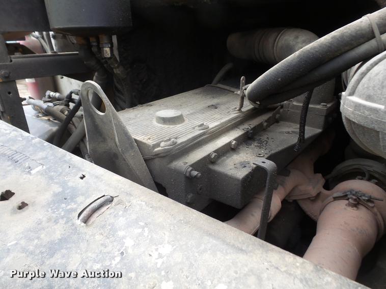 image for item DA6296 1998 Peterbilt 320 refuse truck