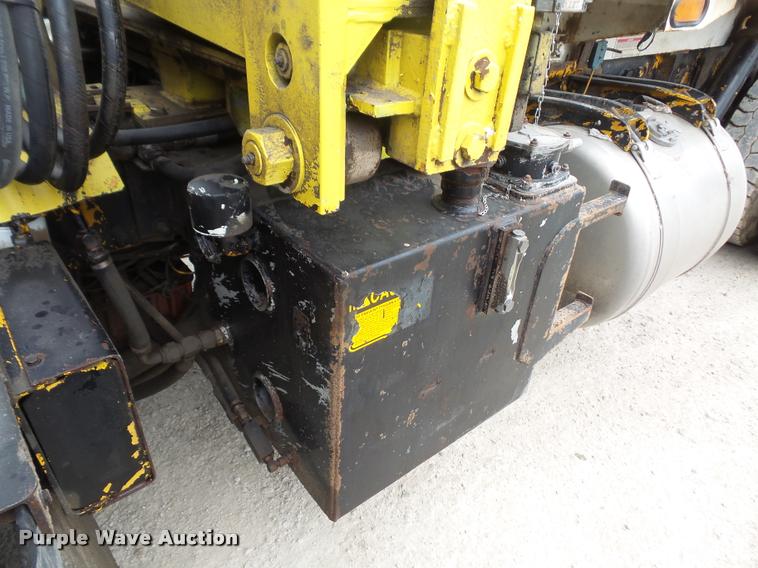 image for item DA6296 1998 Peterbilt 320 refuse truck