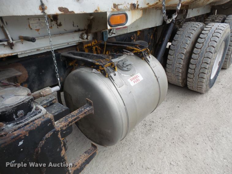 image for item DA6296 1998 Peterbilt 320 refuse truck