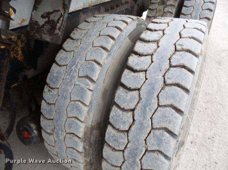 image for item DA6296 1998 Peterbilt 320 refuse truck