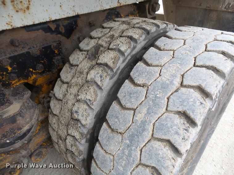 image for item DA6296 1998 Peterbilt 320 refuse truck