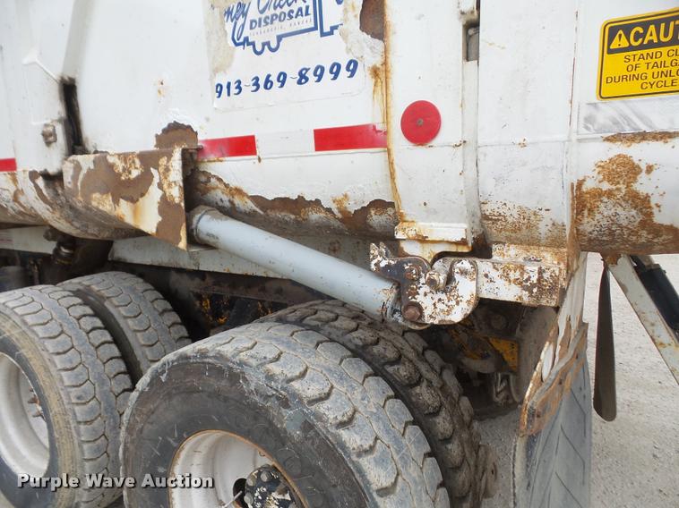 image for item DA6296 1998 Peterbilt 320 refuse truck