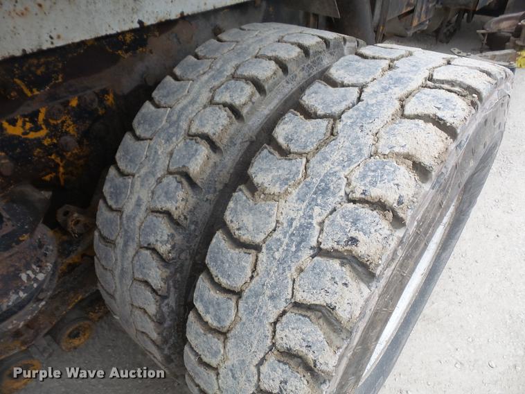 image for item DA6296 1998 Peterbilt 320 refuse truck