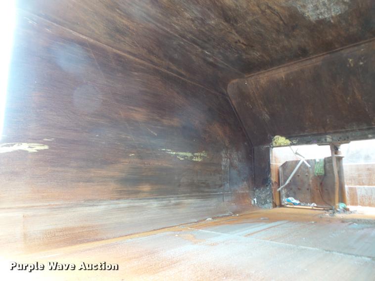 image for item DA6296 1998 Peterbilt 320 refuse truck