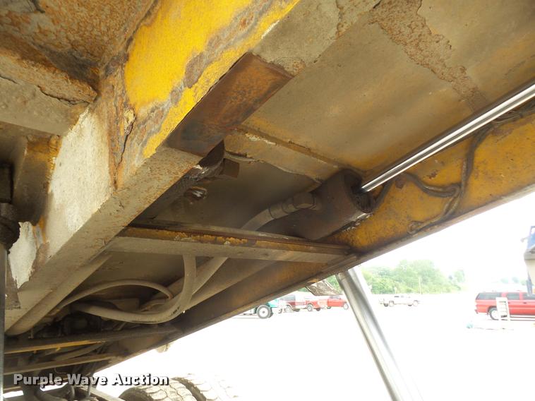 image for item DA6296 1998 Peterbilt 320 refuse truck